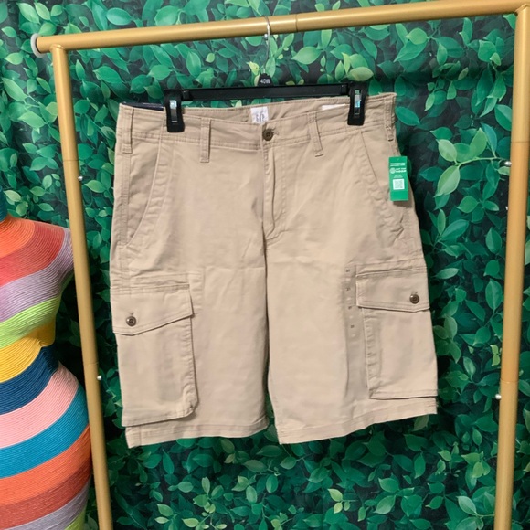 Mens khaki cargo shorts - Picture 2 of 2